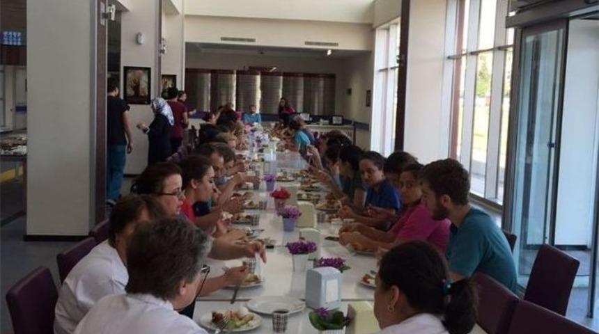 Genel Sekreter G&uuml;m&uuml;ştaş, &Ccedil;orlu Devlet Hastanesi N&ouml;bet&ccedil;i Personeliyle Kahvaltıda Buluştu