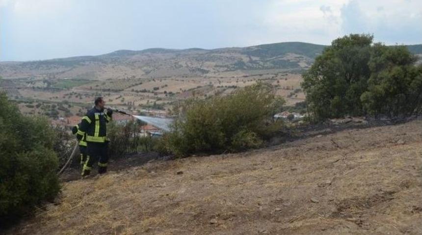 Kula&rsquo;da Orman Yangını B&uuml;y&uuml;meden S&ouml;nd&uuml;r&uuml;ld&uuml;