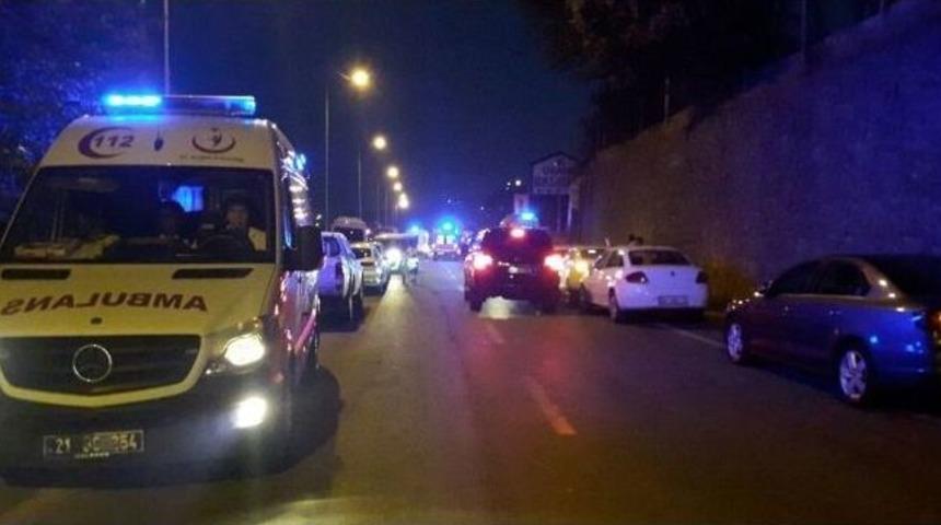 Diyarbakır&rsquo;da Polis Servis Aracının Ge&ccedil;işinde Patlama