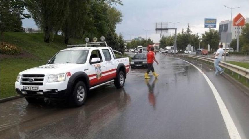 Akut’tan Selde Mahsur Kalan Sürücülere Yardım Eli