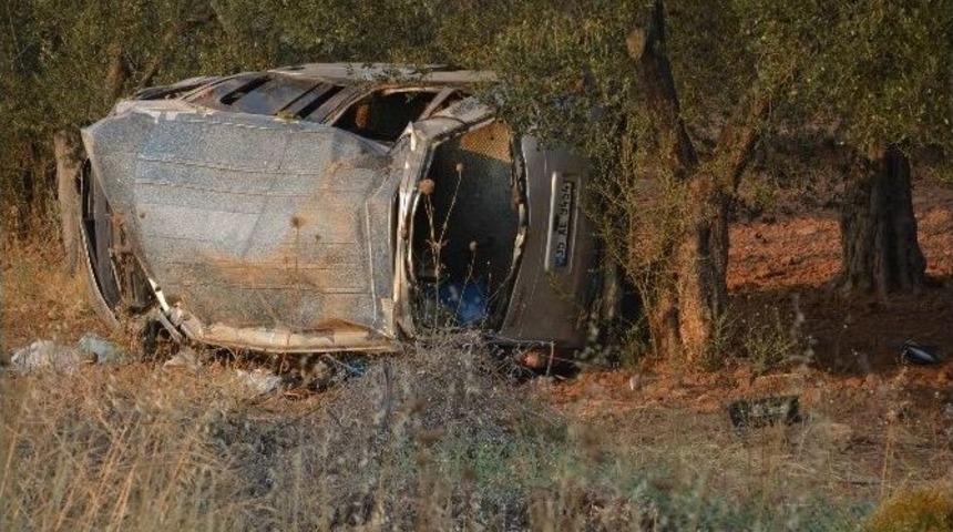 İzmir&rsquo;de Lastiği Patlayan Kamyonet Takla Attı: 1 &Ouml;l&uuml;