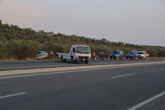 İzmir’de Lastiği Patlayan Kamyonet Takla Attı: 1 Ölü