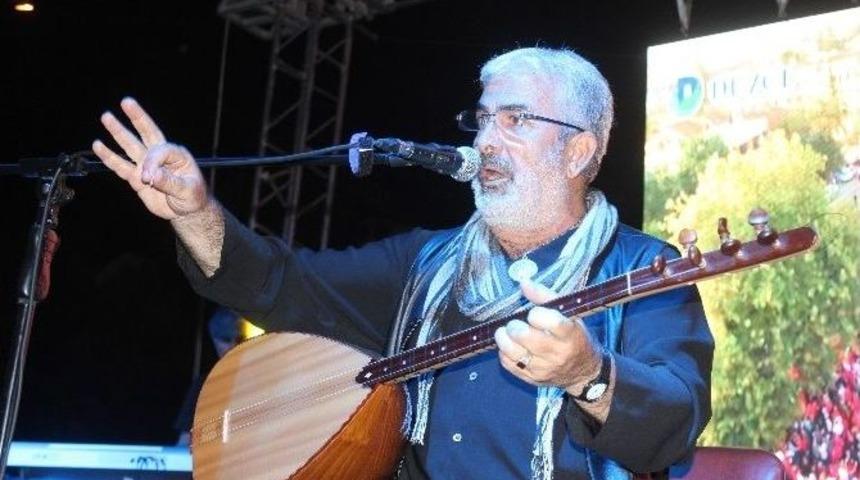 D&uuml;zce&rsquo;de Vatan Ve Demokrasi N&ouml;betinin Son G&uuml;n&uuml;nde Esat Kabaklı Sahne Aldı