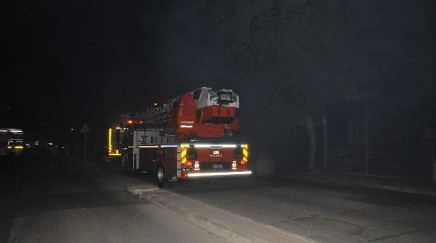 Manavda &Ccedil;ıkan Yangın Mahalleliyi Ayağa Kaldırdı