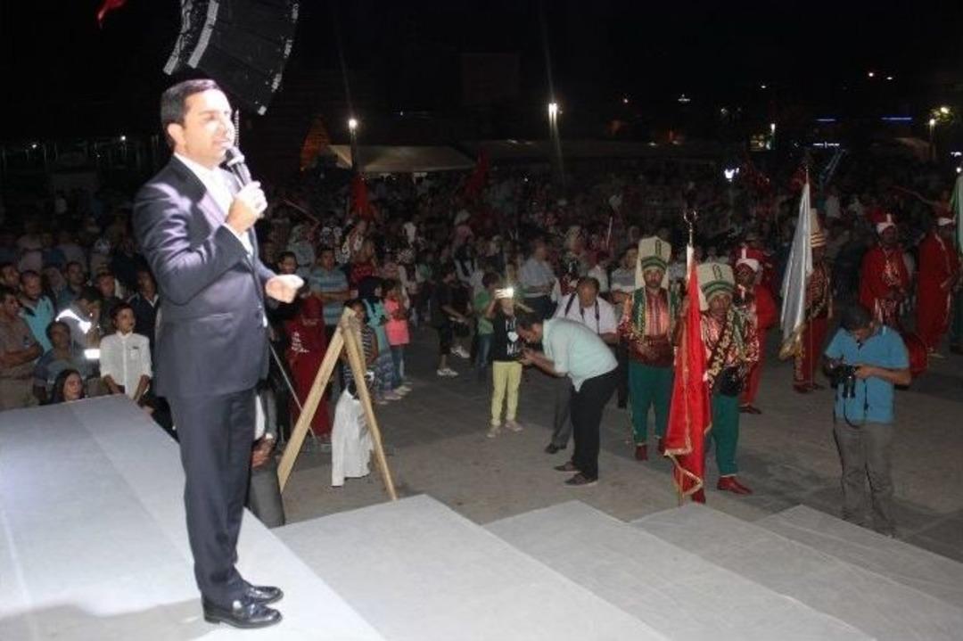 Demokrasi N&ouml;betinin Son G&uuml;n&uuml;nde Tarihi Kalabalık