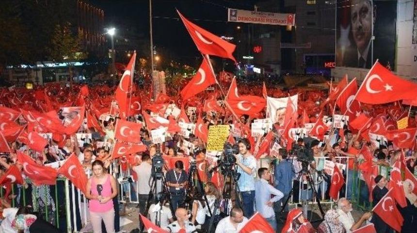 Demokrasi N&ouml;betinde &Ccedil;oşkulu Final