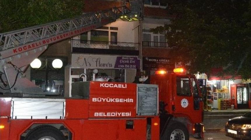 Anahtarıyla Kendi Evine Giremeyen Vatandaş İtfaiyeyi &Ccedil;ağırdı