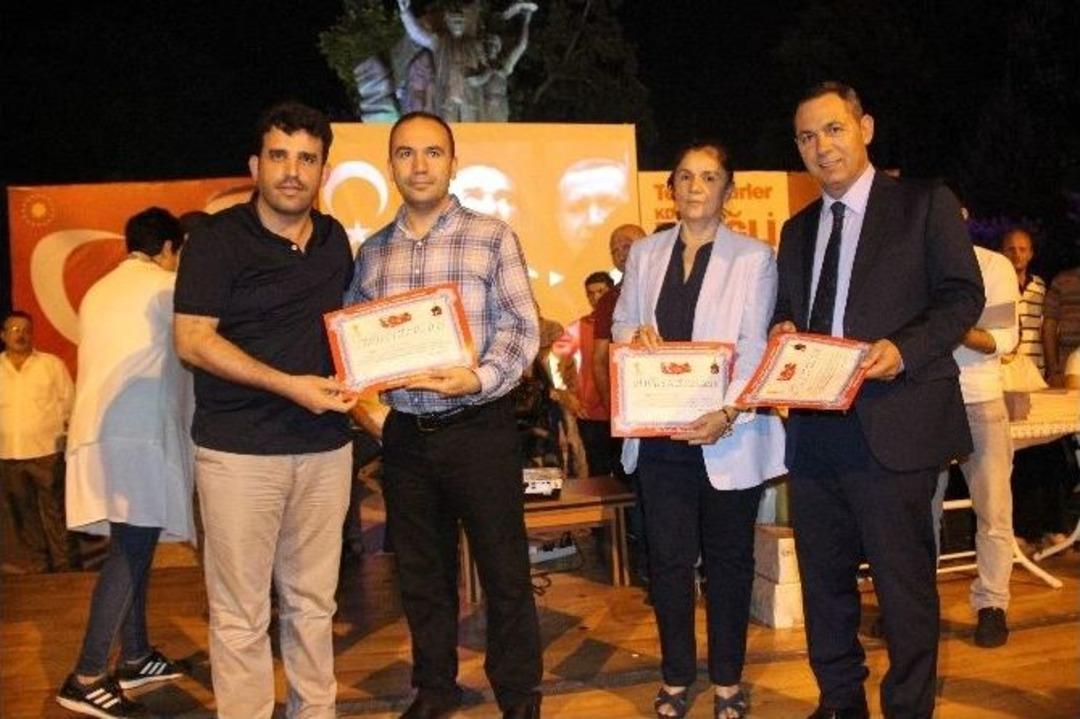 Ak Parti İl&ccedil;e Başkanı &Ccedil;akır Vatandaşlara N&ouml;bet Beratı Verdi