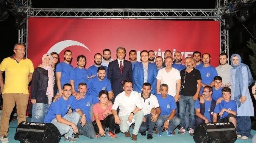 Vatan Caddesi&rsquo;nde Demokrasi N&ouml;beti Tutan Vatandaşlara Berat Belgesi
