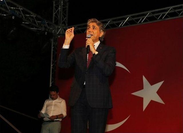 Vatan Caddesi’nde Demokrasi Nöbeti Tutan Vatandaşlara Berat Belgesi