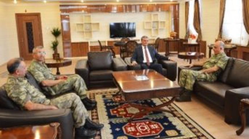 9&rsquo;ncu Kolordu Komutanı T&uuml;mgeneral &Ouml;zoğlu&rsquo;dan Vali &Ouml;zefe&rsquo;ye Ziyaret