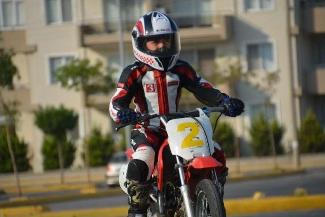 9 Yaşındaki Minik Aras, Kenan Sofuoğlu&rsquo;nun İzinde