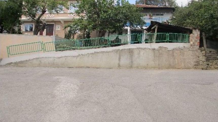 İzmit&rsquo;te Korkuluklarla Tehlikelerin &Ouml;n&uuml;ne Ge&ccedil;iliyor