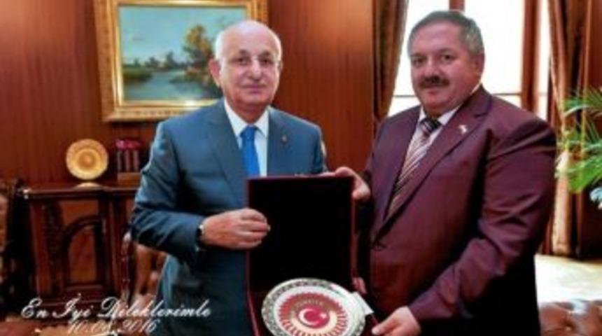 Kosb Y&ouml;netim Kurulu Başkanı Tahir Nursa&ccedil;an, Tbmm Başkanı İsmail Kahraman&rsquo;ı Ziyaret Etti
