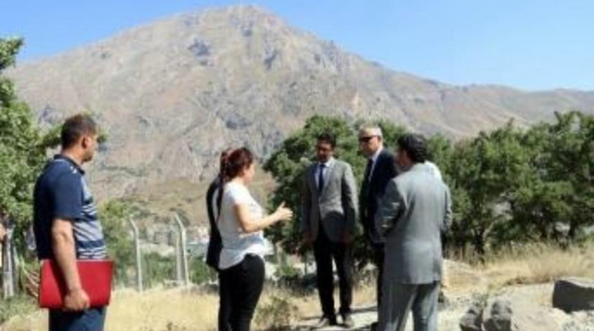 Vali Toprak Tarihi Mekanları Ziyaret Etti