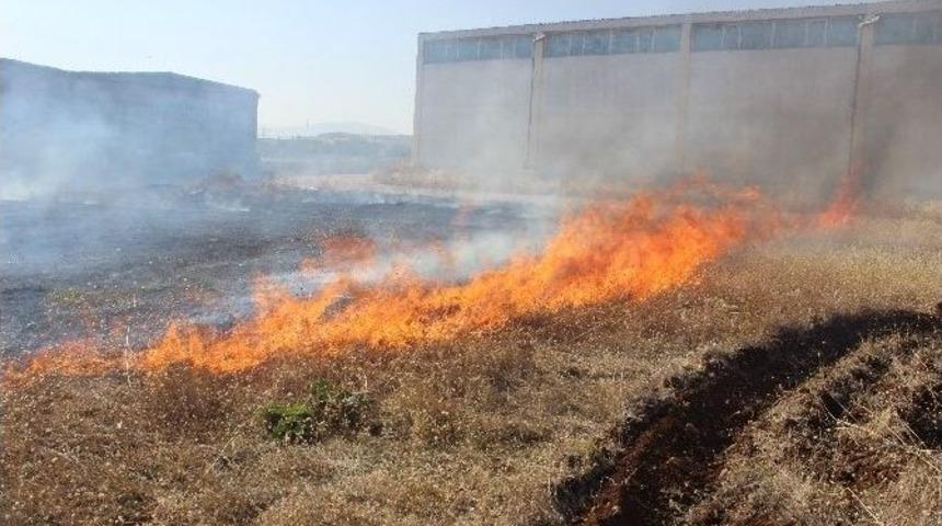 Yangın Fabrikalara Sı&ccedil;ramadan S&ouml;nd&uuml;r&uuml;ld&uuml;