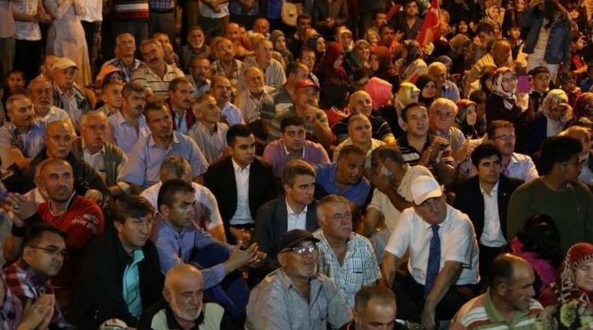 Bolu&rsquo;da Demokrasi N&ouml;beti Binlerce Kişinin Katılımıyla Sona Erdi