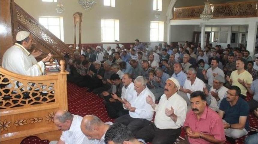 Saray&rsquo;da Demokrasi Şehitleri İ&ccedil;in Mevlid-i Şerif Okutuldu