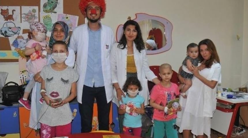 Stajyer Diyetisyenler L&ouml;semili &Ccedil;ocukları Unutmadı