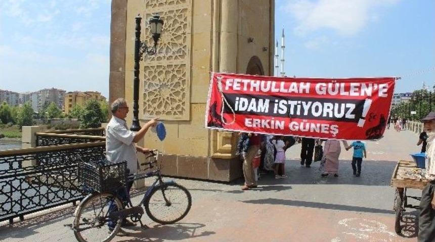 K&ouml;pr&uuml;de "g&uuml;len&rsquo;e İdam İstiyoruz" Pankartı