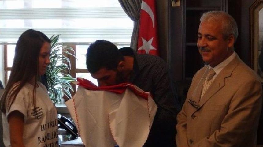 Gen&ccedil;lerden Vali G&uuml;ven&ccedil;er&rsquo;e Anlamlı Ziyaret