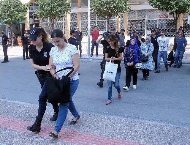 Fetö Operasyonunda Gözaltına Alınan 26 Adliye Personeli Adliyeye Sevk Edildi