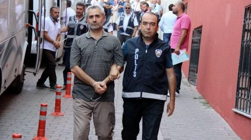 Fet&ouml;/pdy Operasyonunda G&ouml;zaltına Alınan 40 Polis Adliyeye &Ccedil;ıkarıldı