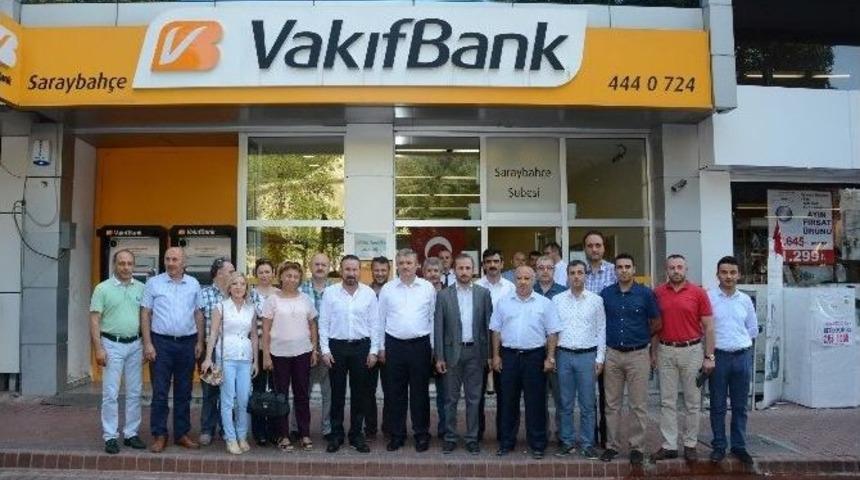 İzmit Belediyesi Demokrasi Şehit Ailelerine Bağış Yaptı