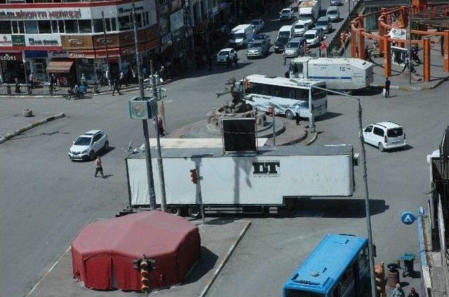 Beşyol’daki Polis Bariyerleri Ve Platform Kaldırılıyor