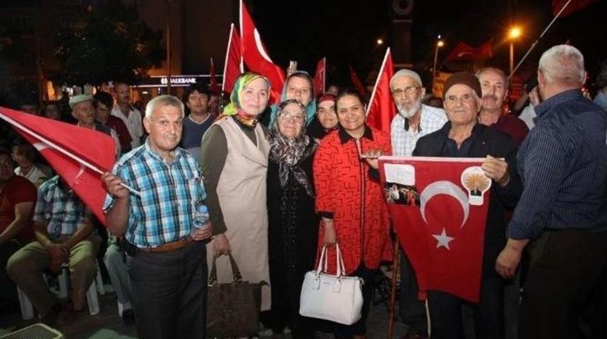 &Ccedil;ankırı&rsquo;da Demokrasi N&ouml;betine Binlerce Kişi Katıldı