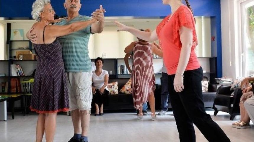 Antalyalı Yaşlılar, D&uuml;nya Dans Şampiyonasına Hazırlanıyor