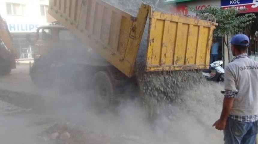İslahiye Esnafı, Toza Rağmen Y&uuml;r&uuml;t&uuml;len Doğal Gaz &Ccedil;alışmalarından Memnun Oldu