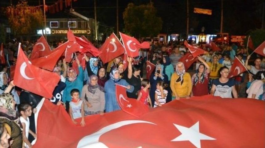 Bozyazı&rsquo;da Y&uuml;zlerce Kişi Son &rsquo;demokrasi N&ouml;betinde&rsquo; De Meydanları Doldurdu