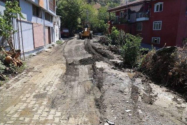 Turgutlda Şiddetli Yağmur Sonrası Yaralar Sarılıyor