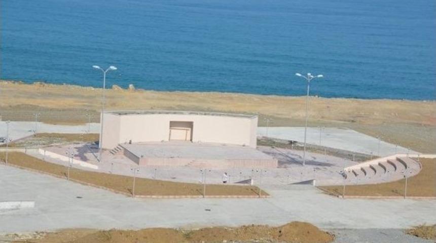 Amfi Tiyatro &Ccedil;evre D&uuml;zenleme &Ccedil;alışmaları Aralıksız Devam Ediyor