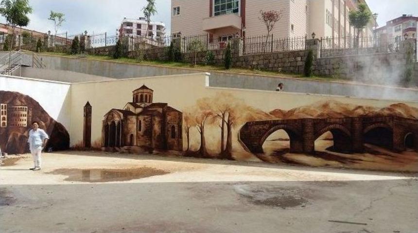 Sitenin Duvarlarına Trabzon&rsquo;u İşlediler