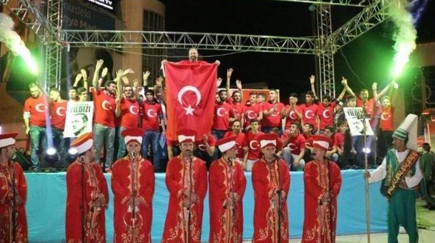 T&uuml;gva&rsquo;lı Gen&ccedil;ler Demokrasi Gecesine Damga Vurdu