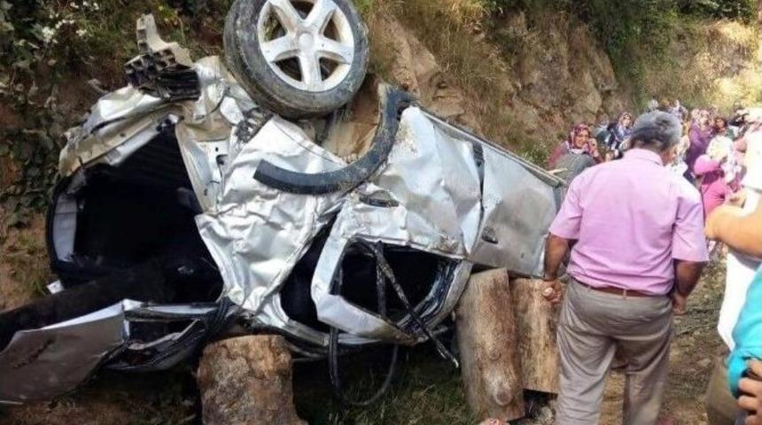 G&uuml;m&uuml;şhane&rsquo;de Trafik Kazası: 1 &Ouml;l&uuml;, 3 Yaralı