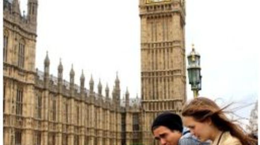 Ga&uuml;&rsquo;den Kıbrıs&rsquo;ta &Ccedil;alışanlara Londra &Uuml;niversitesi&rsquo;nden Mezun Olma Fırsatı