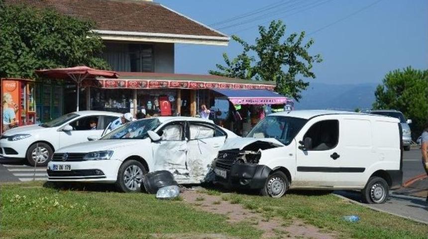 Fatsa&rsquo;da Trafik Kazası: 5 Yaralı