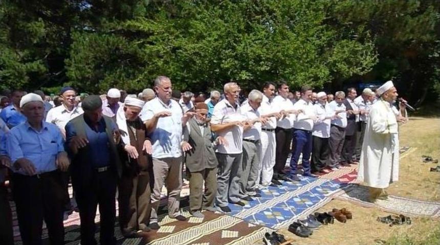 Uludağ&rsquo;da Yağmur Duasına &Ccedil;ıktılar