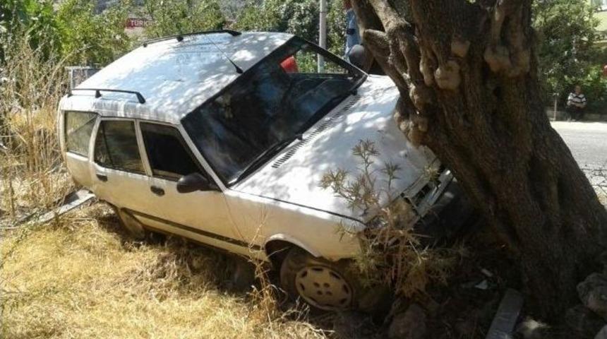 &Ouml;nce Araca Sonra Ağaca &Ccedil;arptı; 1 Yaralı