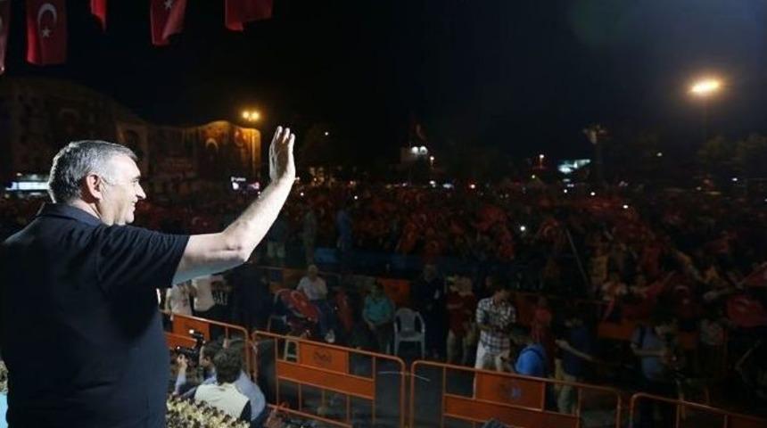 To&ccedil;oğlu, Sakaryalılara Teşekk&uuml;r Etti