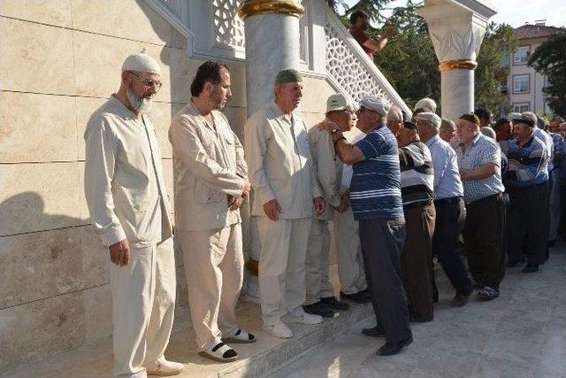 Korkuteli’de Son Hacı Adayı Kafilesi Dualarla Uğurlandı