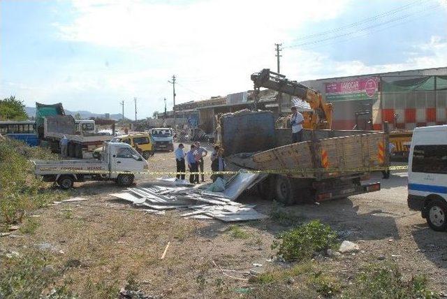 Mermer Yüklü Kamyonun Altında Kalan İşçi Hayatını Kaybetti