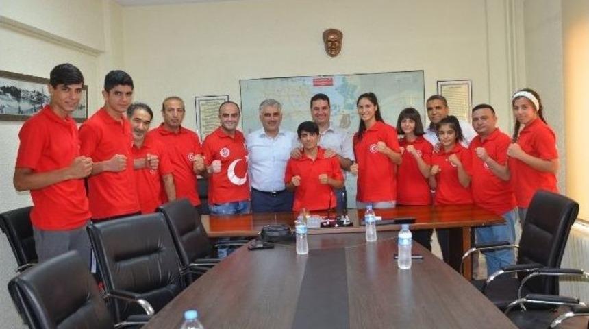 Muay Thai Adana&rsquo;dan 7 Sporcu İle D&uuml;nya Şampiyonasına Gidecek