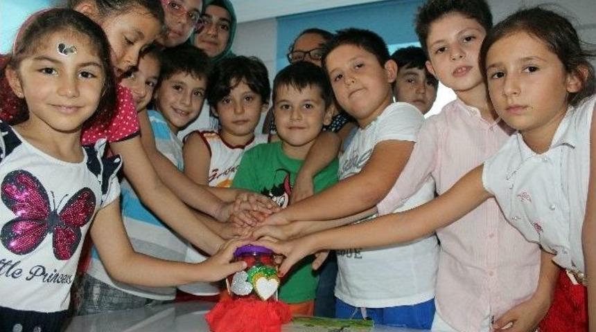 Kendileri K&uuml;&ccedil;&uuml;k Y&uuml;rekleri B&uuml;y&uuml;k &Ouml;ğrenciler