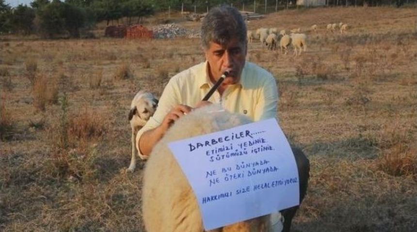 &Uuml;nl&uuml; Sanat&ccedil;ı Aydın&rsquo;dan Demokrasi Şehitlerine Adak