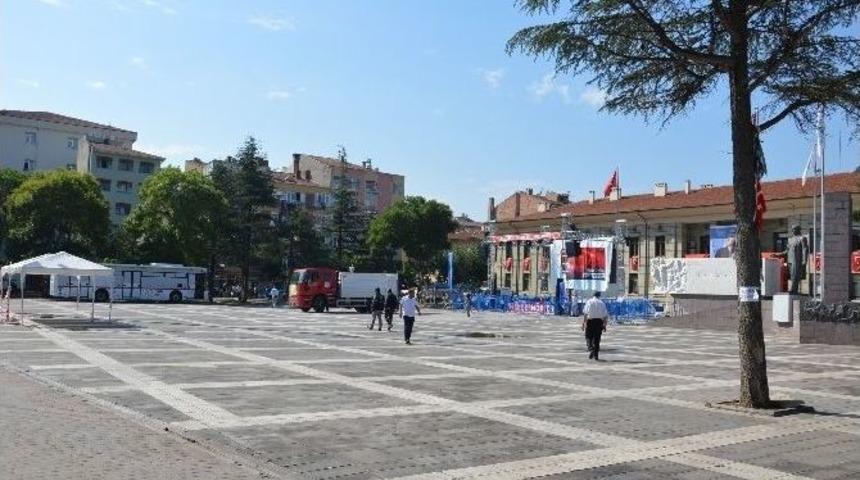 Valilik Meydanı Eski Haline D&ouml;nd&uuml;