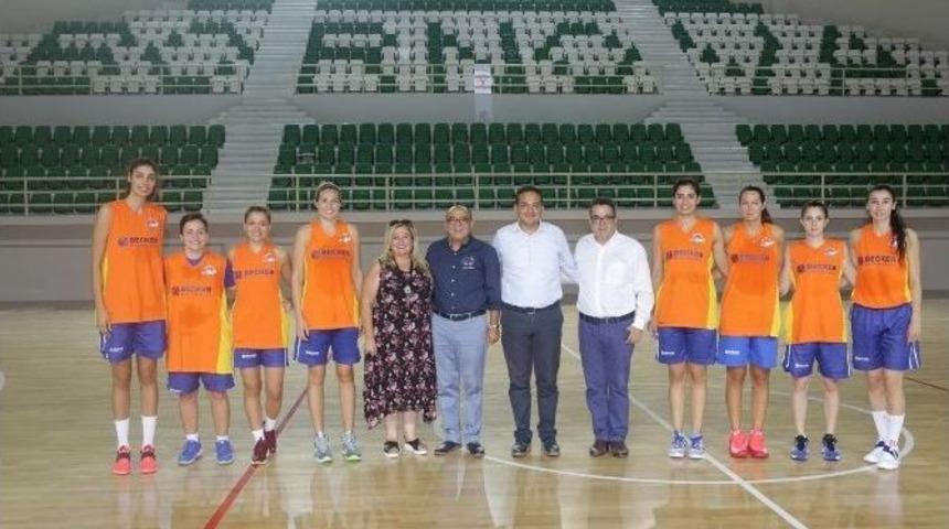 Bornova, Becker, İzsiad&rsquo;dan G&uuml;&ccedil;birliği